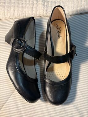 Life Stride Black Mary Jane Block Heel Pumps Size 8M